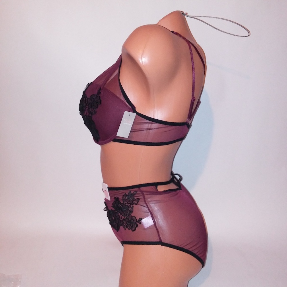True Bra Set - Picture 6 of 8